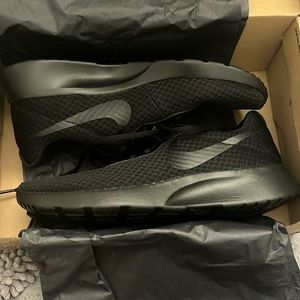 Nike Tanjun running shoes